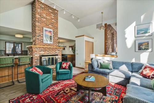 Mountain Gem with Slopes, Game, Movie Theatre and Hot Tub