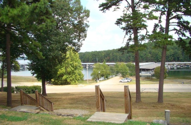 Mountain Harbor Queen Guest Room on Lake Ouachita