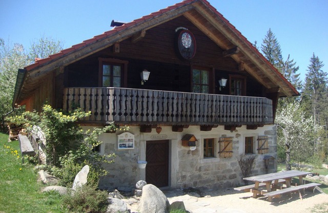 Mountain hut with charm in a dream location for self-catering