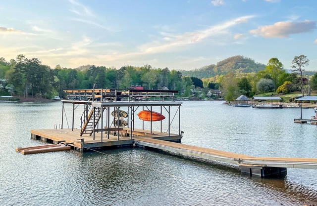 Mountain Lake House w/private dock, stunning views