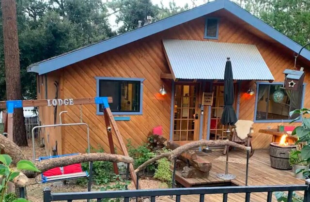 Mountain Pines Lodge in Wrightwood