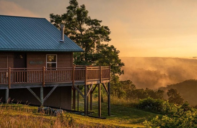 Mountain Sunset Cabin w/Hot Tub