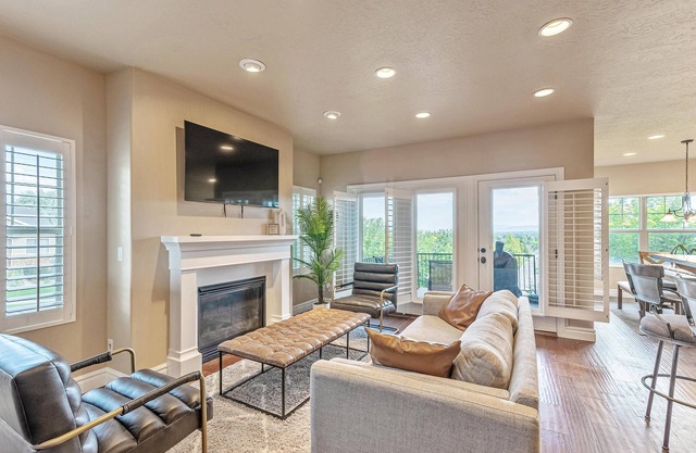 Mountain View Cozy Home/Private Garage/Workspace/Wifi/Peaceful Community