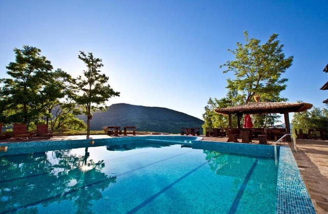 Mountain View Hotel Complex