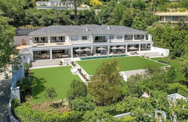 Mountain View Residence: Luxury Villa