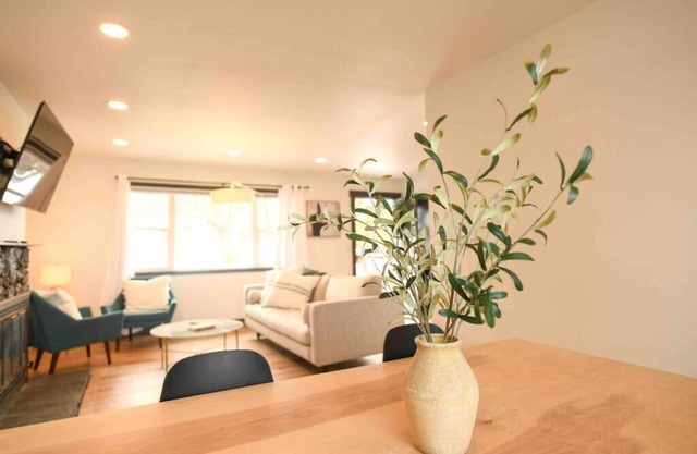 Mountainview Escape - A new, modern mid century home