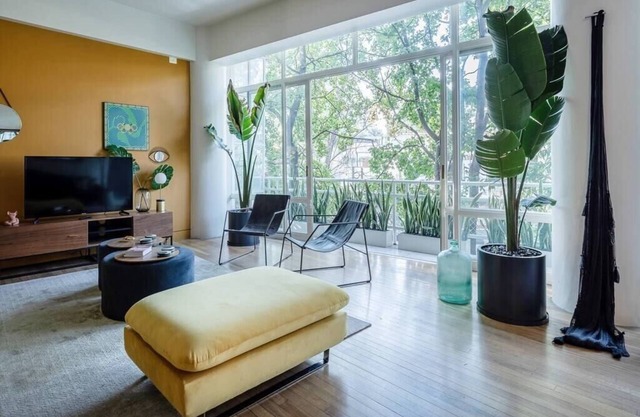 Mr. W |Gold Polanco next to Lincoln Park | 5 Stars