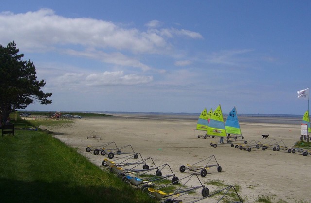 Mt. Bay Saint Michel, a pretty little nest. Sea at 30 meters
