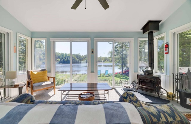 ⛷⛱⛰Mt. Maplewood Lake House❤️HotTub☆Fireplace☆Ski/Boats☆Games☆Families☆Dogs+