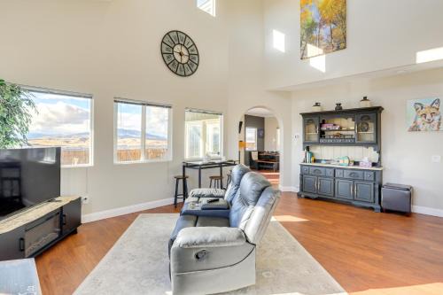 Mtn-View Haven with Hot Tub! 28 Mi to Mt Rose Ski