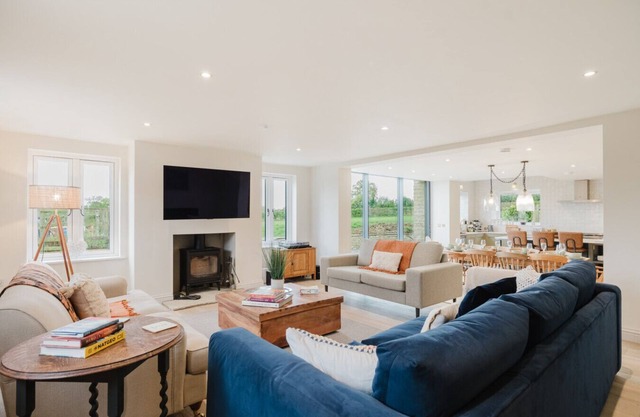 Mulberry Cottage - Stunning 5 Bed in Wiltshire