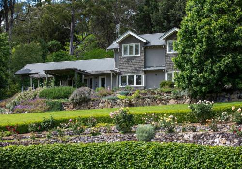 Mulgrave House - By Latitude South Coast