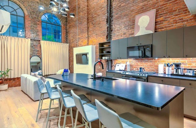 Music City Retreat, 2BR Historic Home - Walk to DT