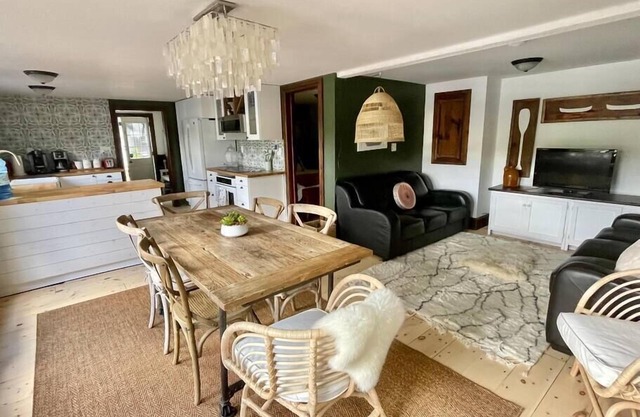 Muskoka Cabana - Sandy beach cottage in Muskoka