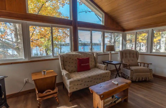 Muskoka Cottage Minutes From Bala