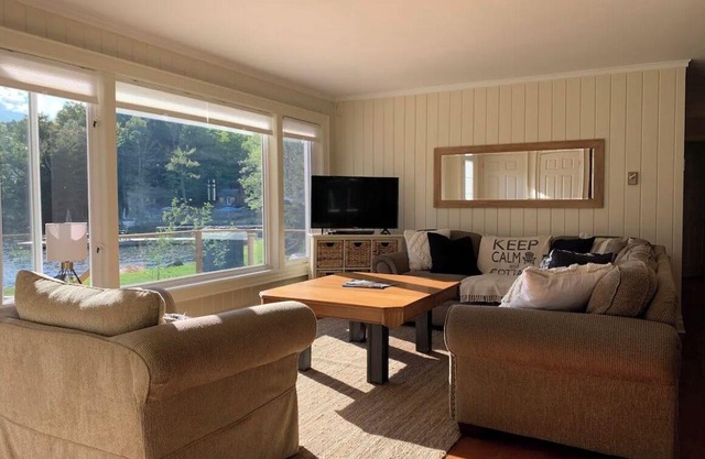 Muskoka Island Paradise! Sleeps 12