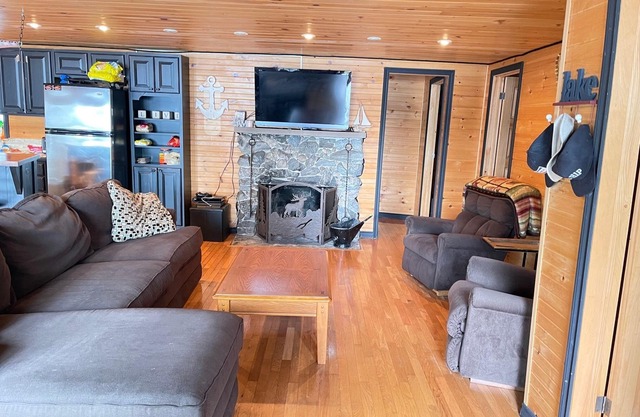 Muskoka Lakes Cottage Escape