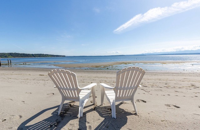 Mutiny Bay Ocean Breeze Retreat by AvantStay
