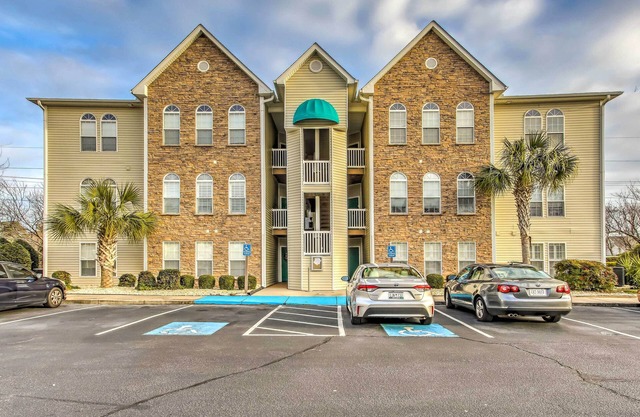 Myrtle Beach Condo w/Pool Access!