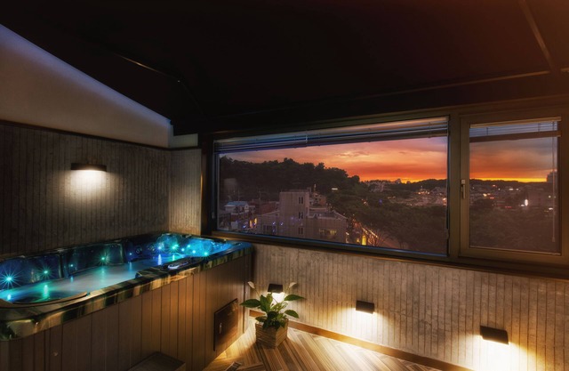 N Bridge Hotel