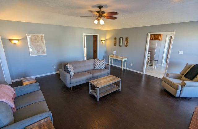 N. Jackson 3BR Oasis - Walk to Stores & Foodn