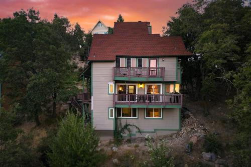 Nadelhorn by AvantStay Balcony w Sweeping Views Playroom Arcade Games