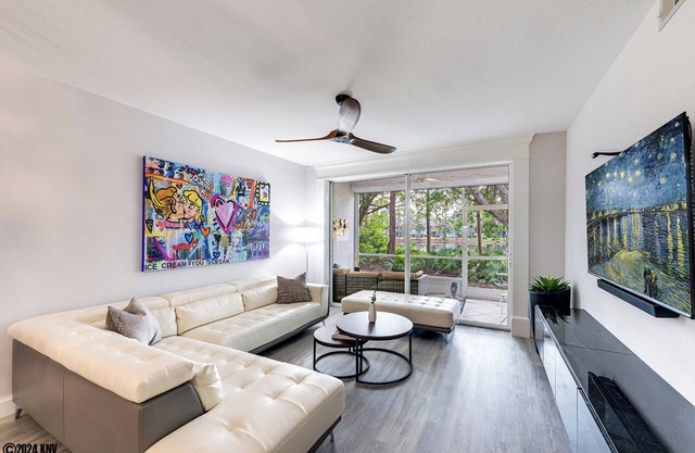 NAPLES 2B/2B IMPERIAL CONDO W/STYLE & LAKE VIEWS! POOLS! NEAR EVERYTHING! 102