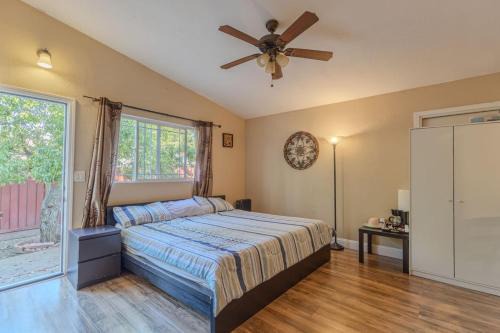 NARVAEZ MASTER room private entry and bathroom