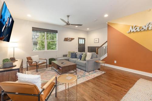 Nashville Comfort-Sleeps 10-3 Mins to 12 South
