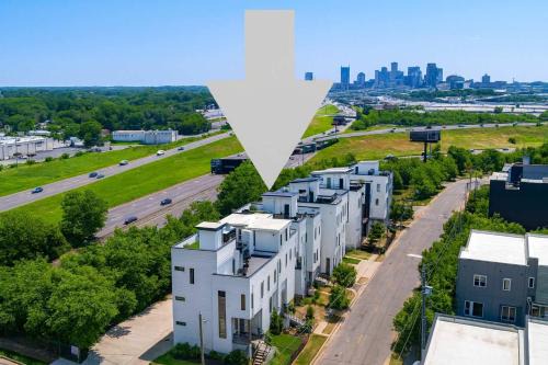 Nashville Delight - Fun Murals & Downtown Views