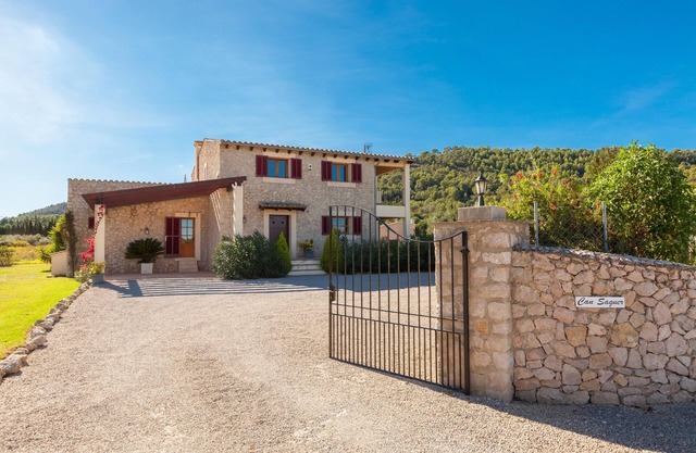 Natural stone finca Can Saguer near Alcudia/Pollenca