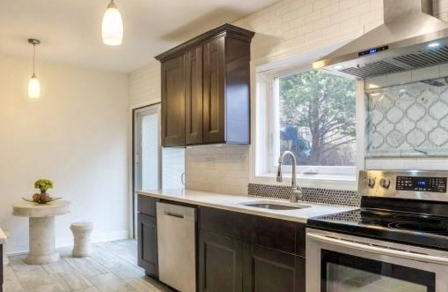 *NATURE RETREAT* Experience this nature home 15min. from NYC. Unwind/Relax