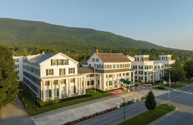 Nature Retreat: Plush 3BR Stay w/Spectacular Views w/Balcony | Pool | Spa