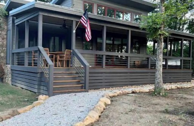 Natures Hideaway.2 Bedroom Plus Loft next to Lake