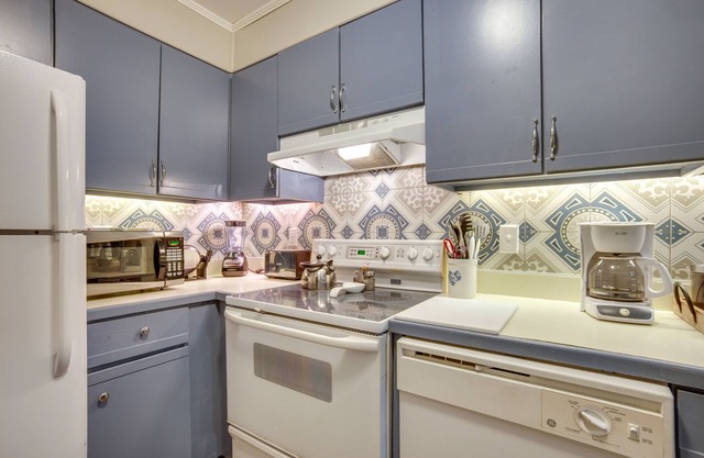 Nautical Beaufort Gem w/Gas Grill, 3 Mi to Dtwn!