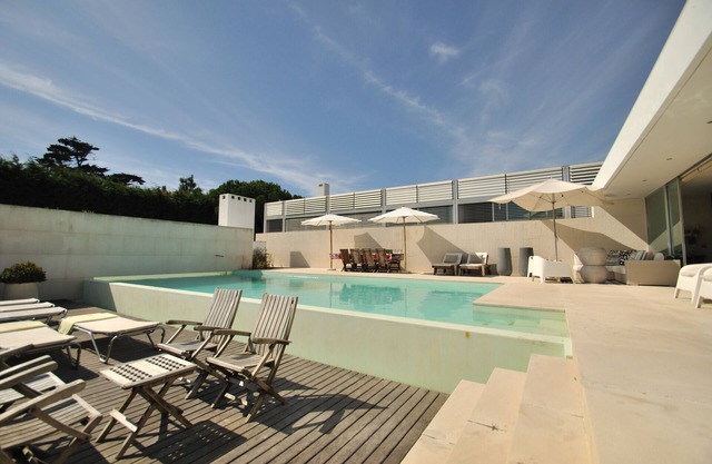 Near Aveiro & Porto - Luxury Waterfront Villa Walking Distance to Everything