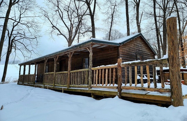 Near Caves; Hot Tub; WiFi; Deck, Grill, Fire Pit, Pets OK, Wooded, Satellite TV