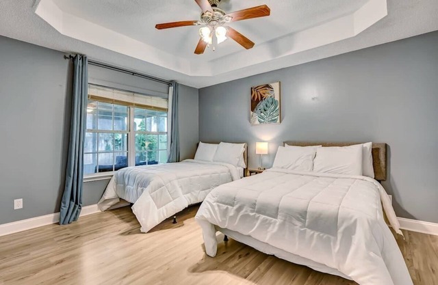 Near Hospital and Downtown- Lodging on Leghorn