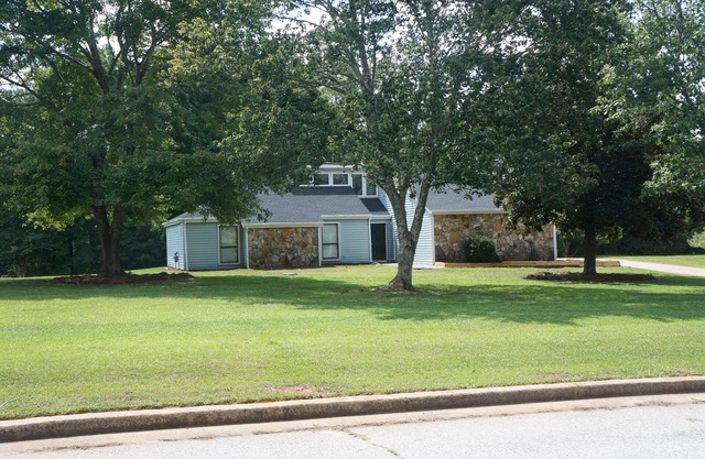 Near Trilith Studios, Piedmont Fayette Hospital, and convenient to Atlanta