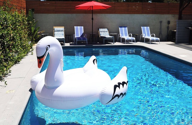 Near Universal/Huge heated POOL/Pergola/Games!