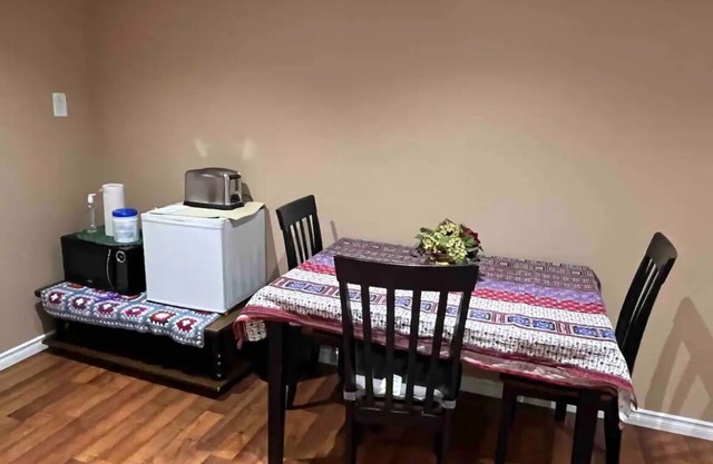 Neat & Cozy Private Basement in a House for your stay