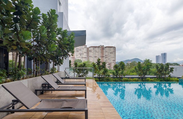 Neu Suites Residence, Embassy Row