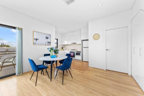 NEW 2 Bedroom APT in Heart of Campsie