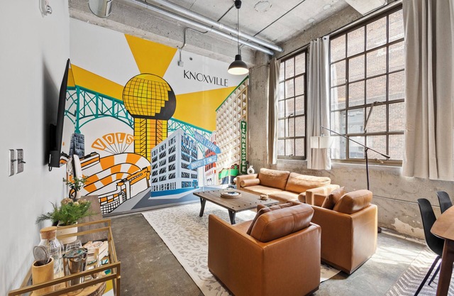 NEW 2 Bedroom- Free Parking- Heart of Old City- Historic JFG Flats Building