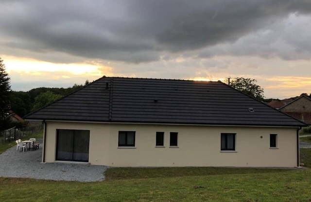 New 3-bedroom bungalow with private parking