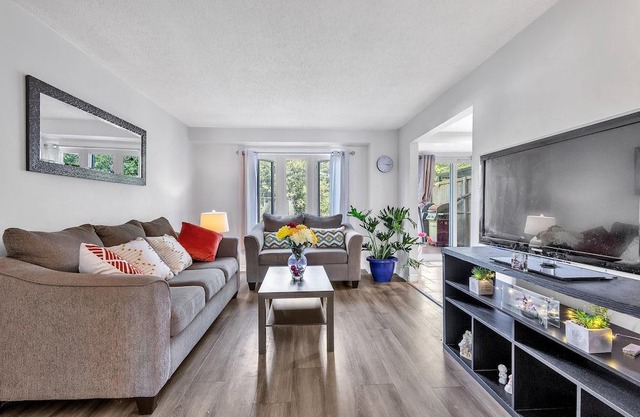 *NEW* 3 BR with big Backyard & dedicated workspace