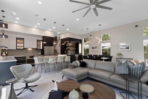 New 30A Retreat Beach Access Hot Tub & Guest Suite
