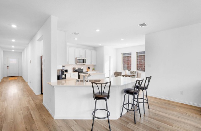 New 4-bed, 2 bath, serene, stylish, amenity-rich haven for comfort and luxury.