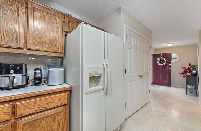 NEW! Beautiful Townhome 11 minutes to Downtown