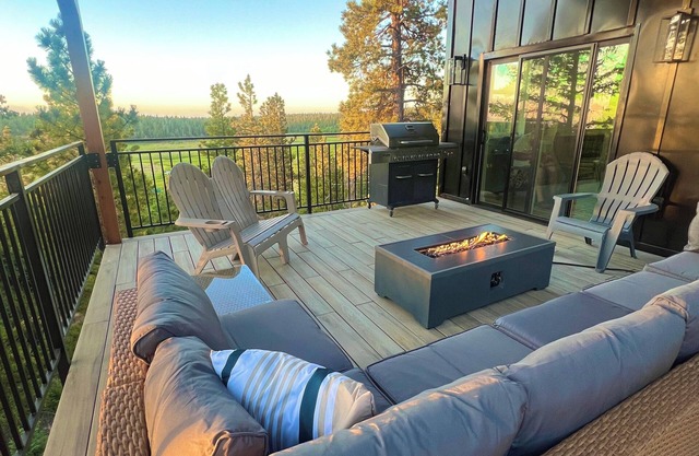 NEW BUILD, COVERED DECK, GAME ROOM, FAMILY FRIENDLY